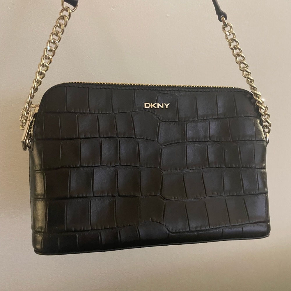🌸DKNY Bryant Park Dome Crossbody🌸EUC🌸